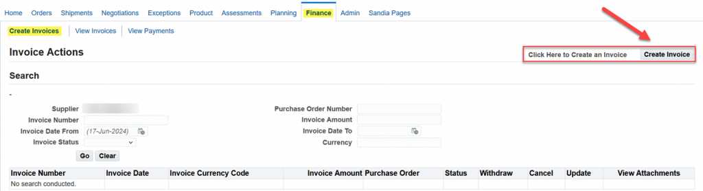 arrow pointing to create invoice button