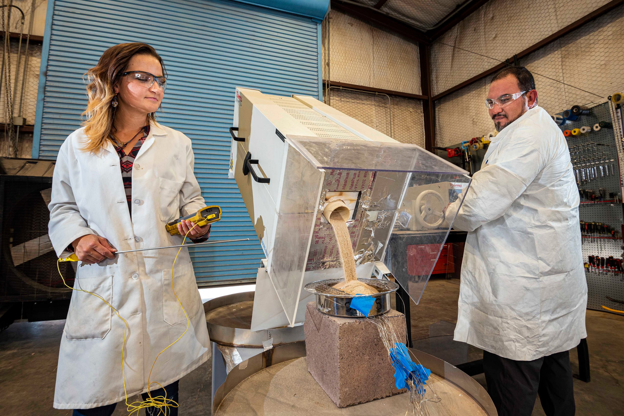 Lead oxide experiment for corium containment research