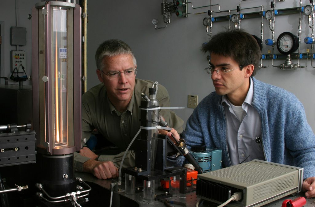 Chris Shaddix and Alejandro Molina discuss an experiment to determine the best proportion of oxygen and carbon dioxide for oxy-combustion of coal.